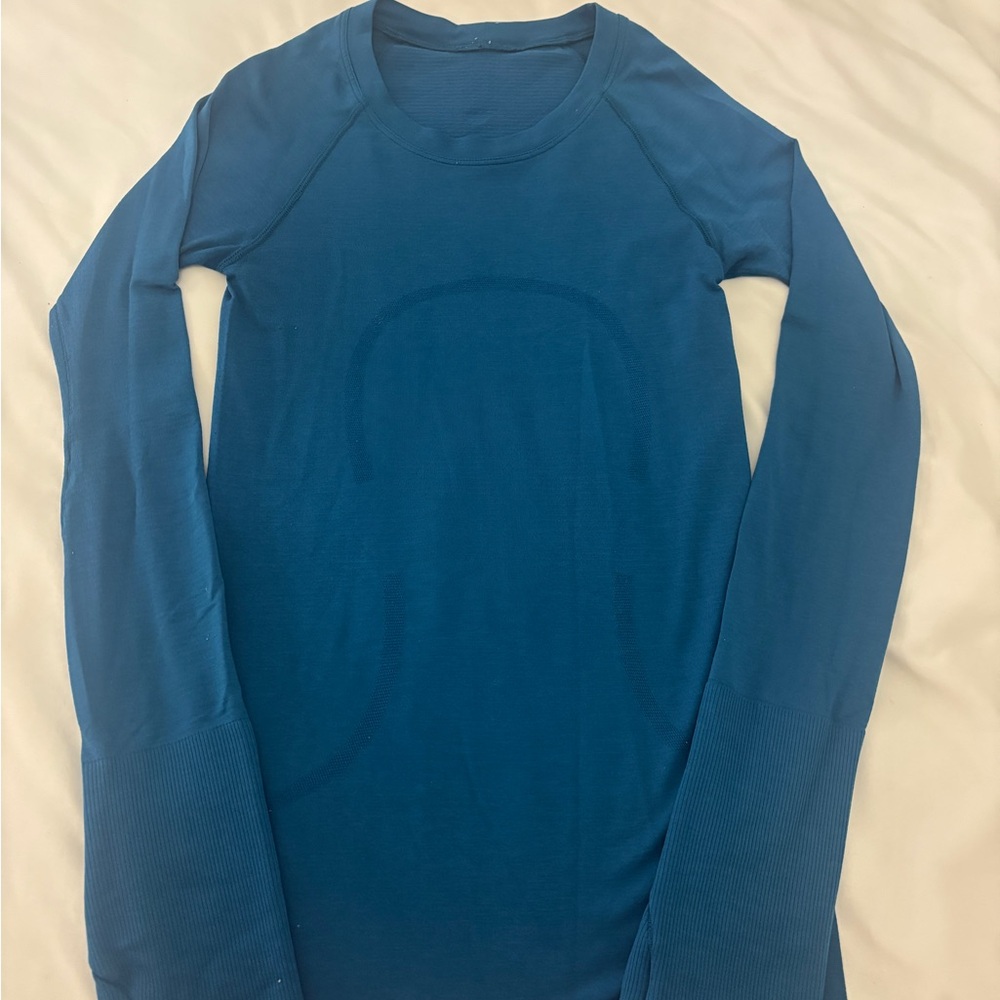 Lululemon blue/teal swiftly tech size 0-2 There is a teeny tiny hole on the arm